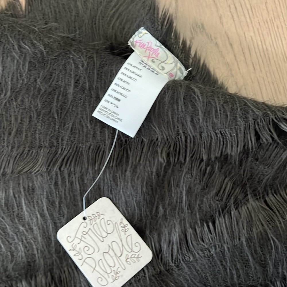 Free People scarf. Dark Grey OS - Picture 3 of 5